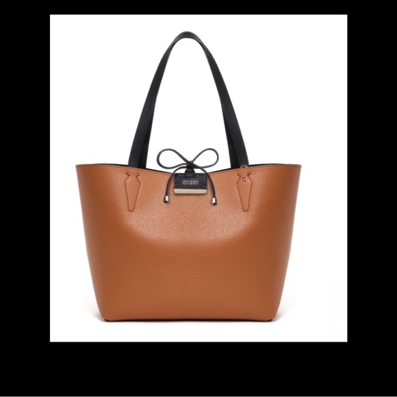 Guess two in one handbag….plus the inside bag is reversible - Picture 3 of 15